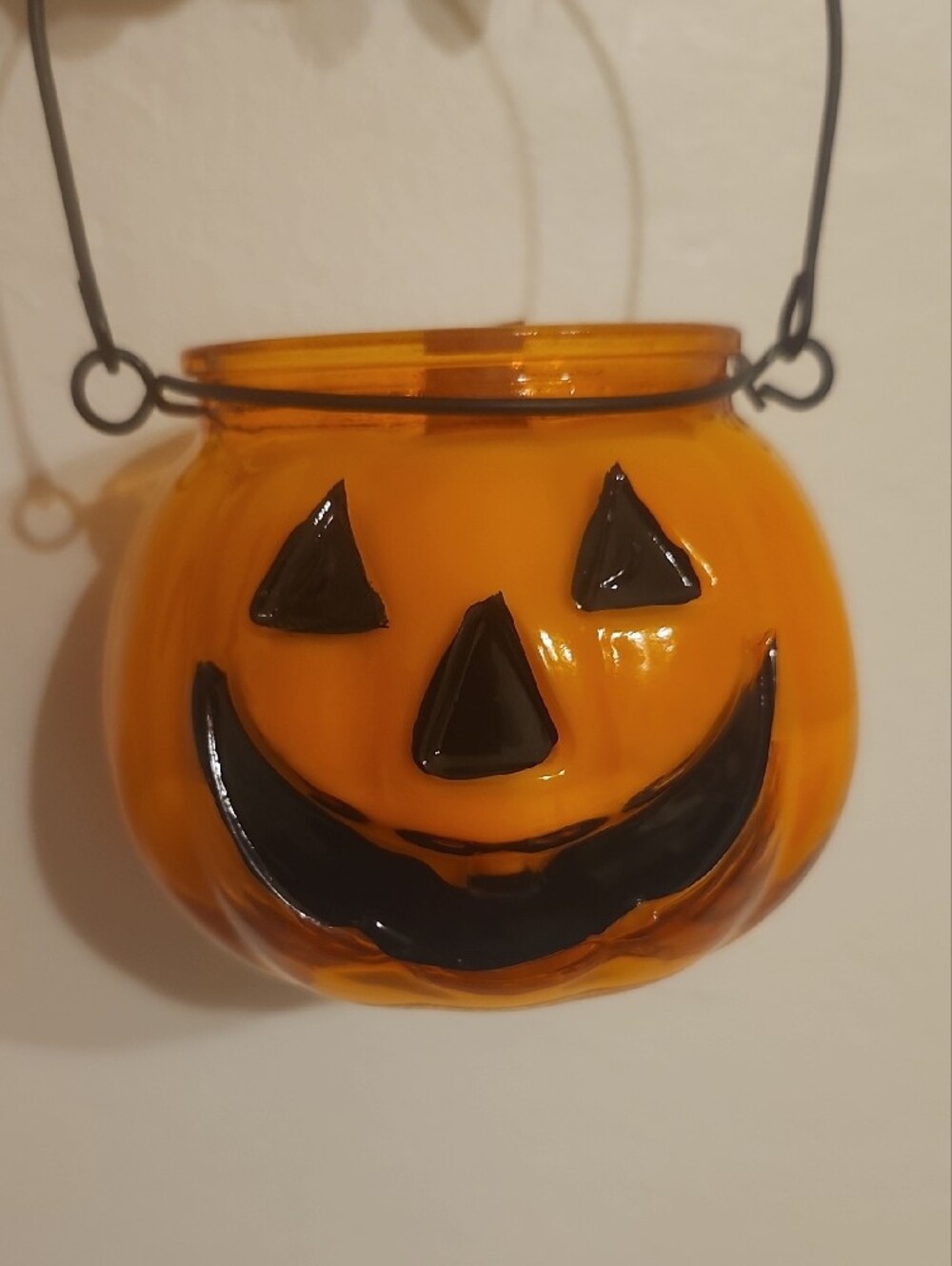 Handcrafted Jacks Autumn Treat Pumpkin Pie- Halloween Candle - Picture 3 of 4
